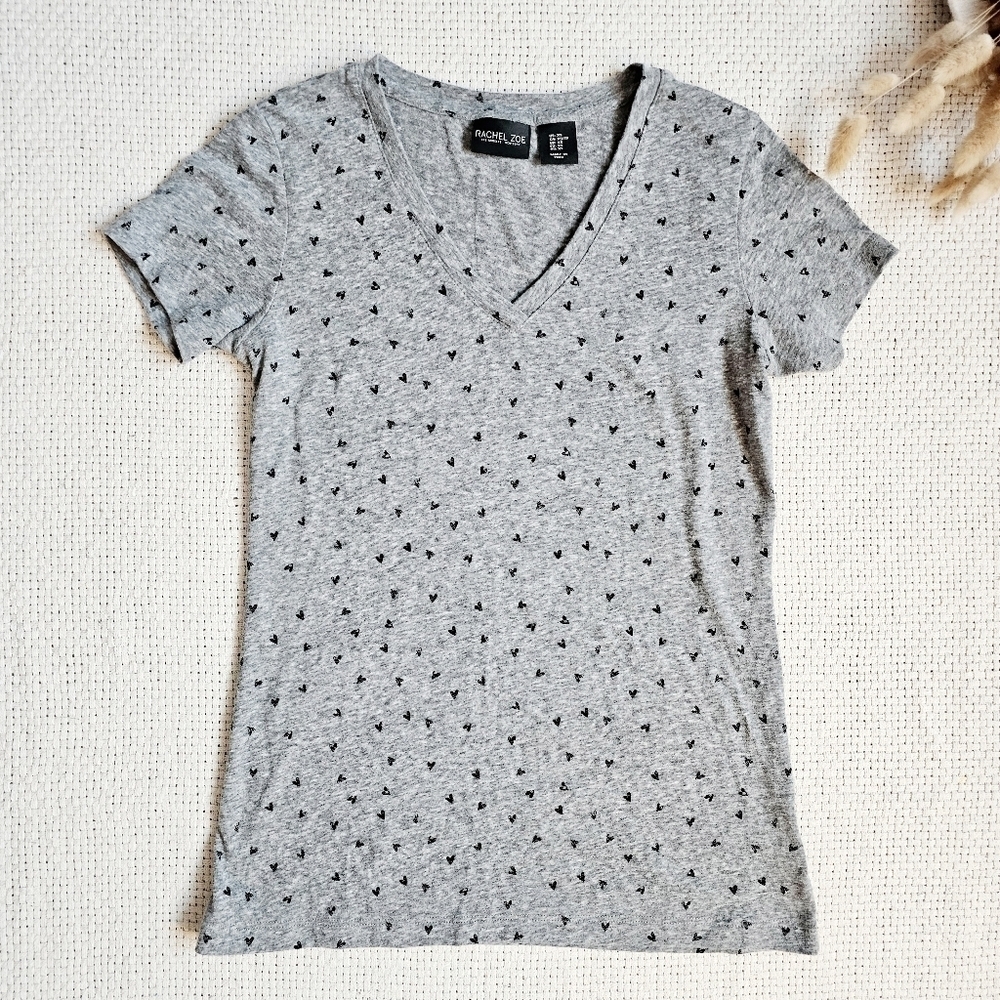 Rachel Zoe Short Sleeve V-Neck Heart Print Fitted Pull Over Tee Size XS